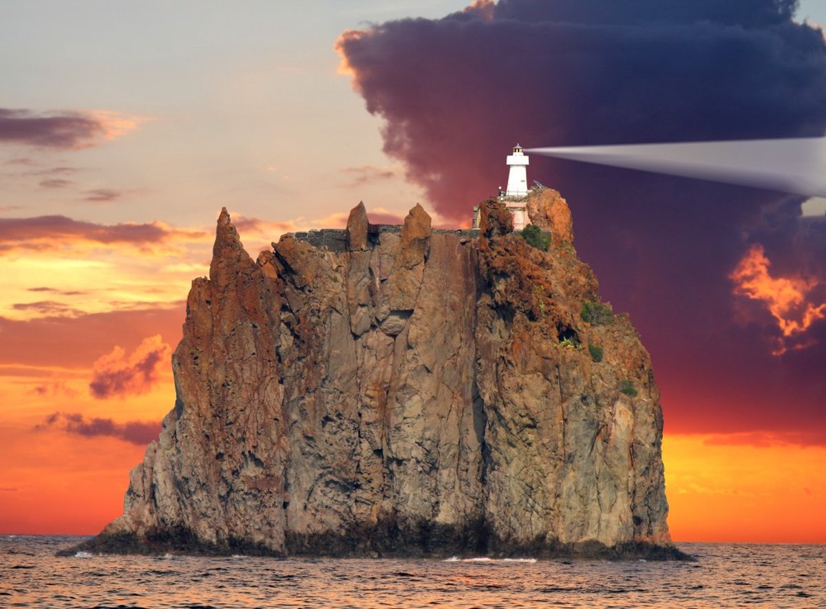 Stromboli Lighthouse, Italy - Puzzel 2000 stukjes