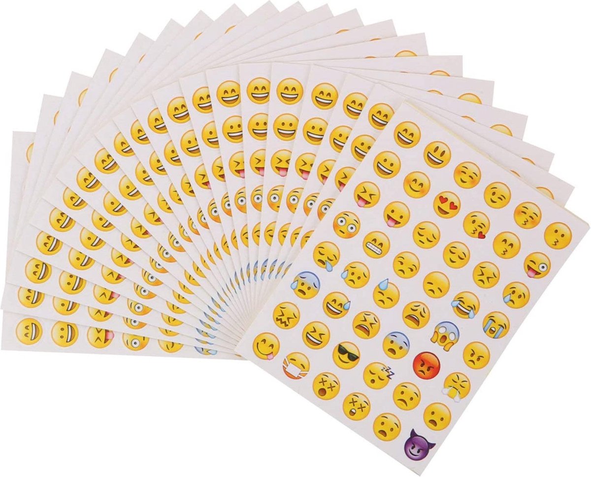 *** 12 vellen Emoji stickers Traktatie - 48 Verschillende Gezichtjes x 12 Vellen 912 Stuks Totaal - Uitdeelcadeau - van Heble® ***