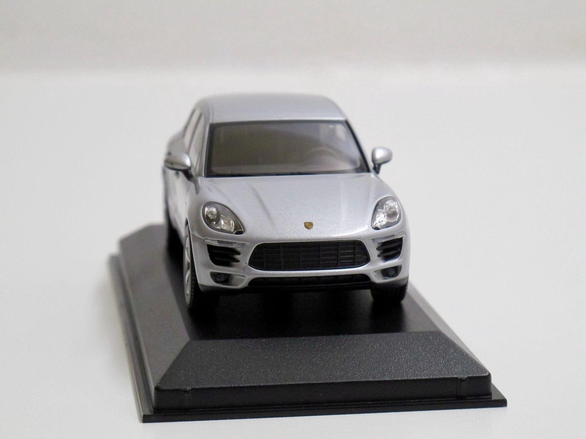 Herpa 1/43 Porsche Macan, Silver