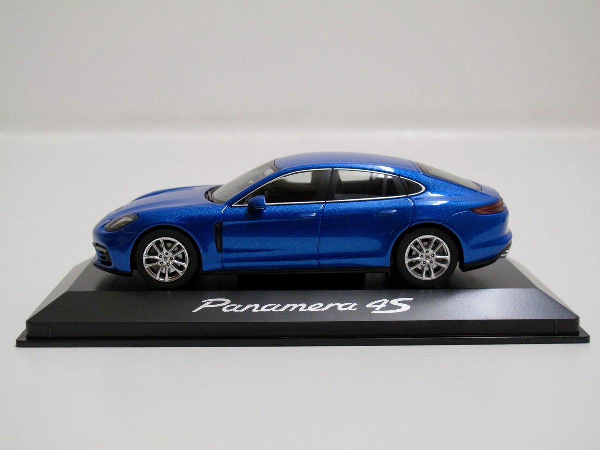 Herpa 1/43 Porsche Panamera 4S (G2)