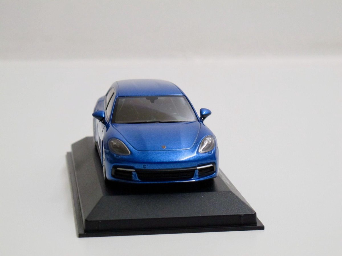 Herpa 1/43 Porsche Panamera Sport Turismo 4S diesel, Blauw metallic