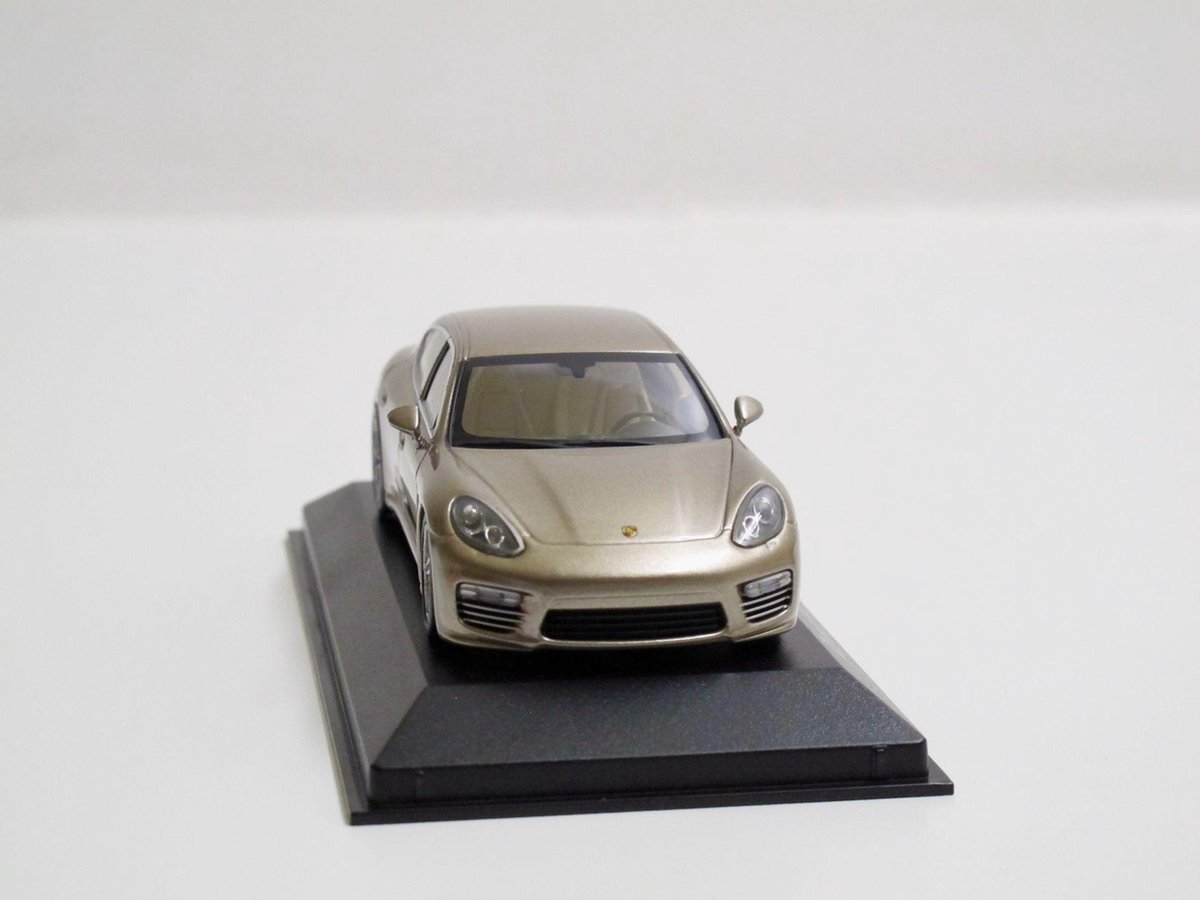 Herpa 1/43 Porsche Panamera Turbo S Executive, Gold metallic