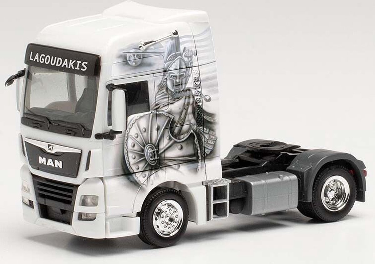 Herpa MAN vrachtwagen TGX XXL Lagoudakis 3/ Leonidas, König von Sparta schaal 1:87 lengte 6,5cm