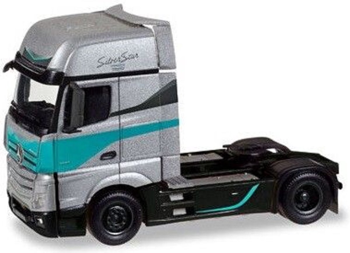 Herpa vrachtwagen Mercedes Benz Actros G. Silver Star Edition (NL) schaal 1:87 lengte 7cm