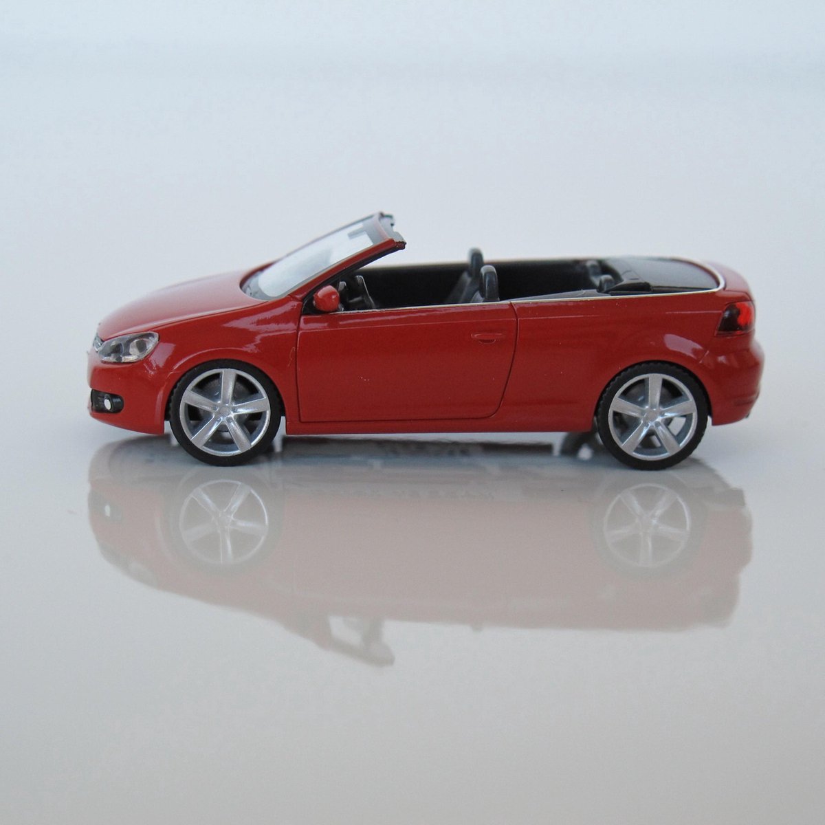 VW Golf cabrio, rood