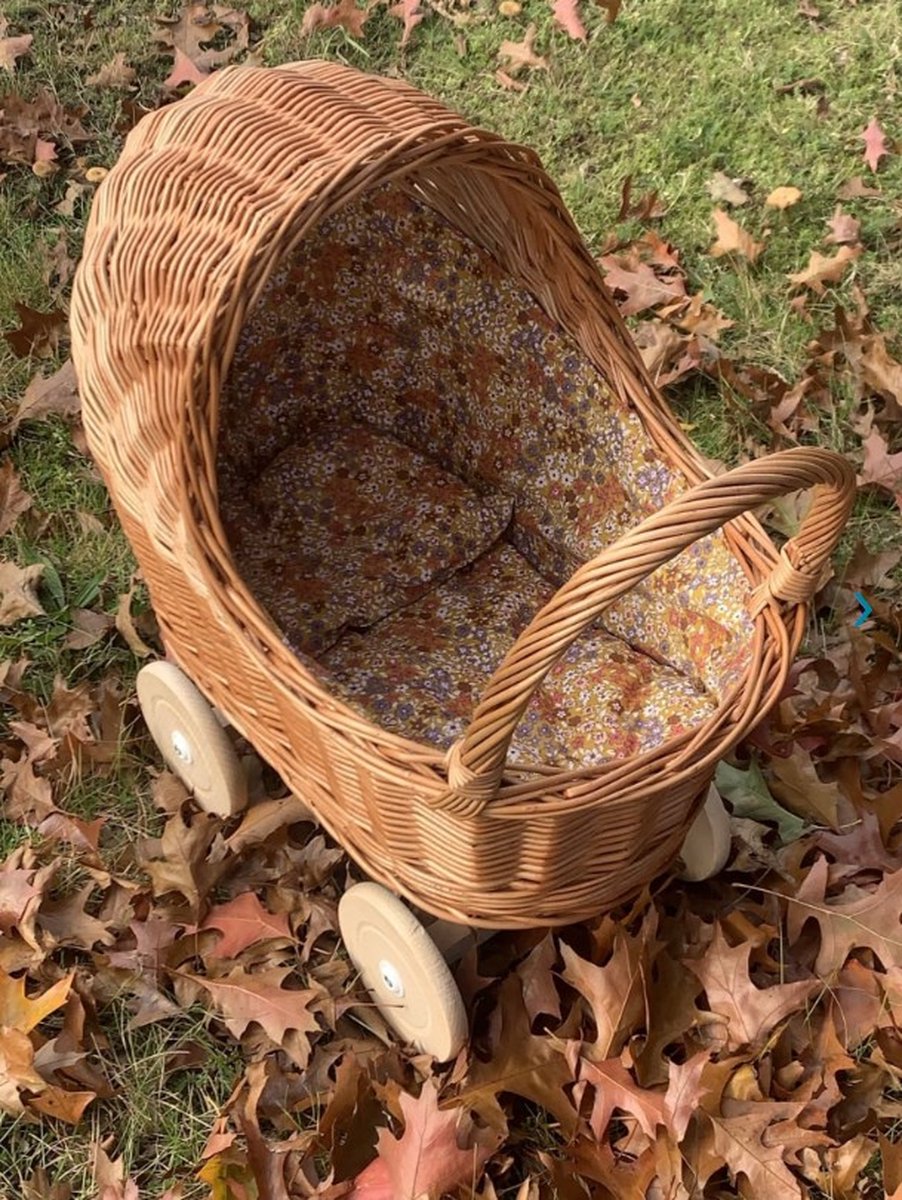   Rieten poppenwagen met kap little flowers