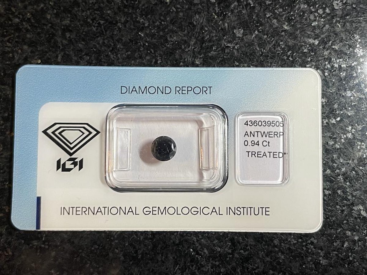 Diamant ZWART 0.94 CT in blister met certificaat