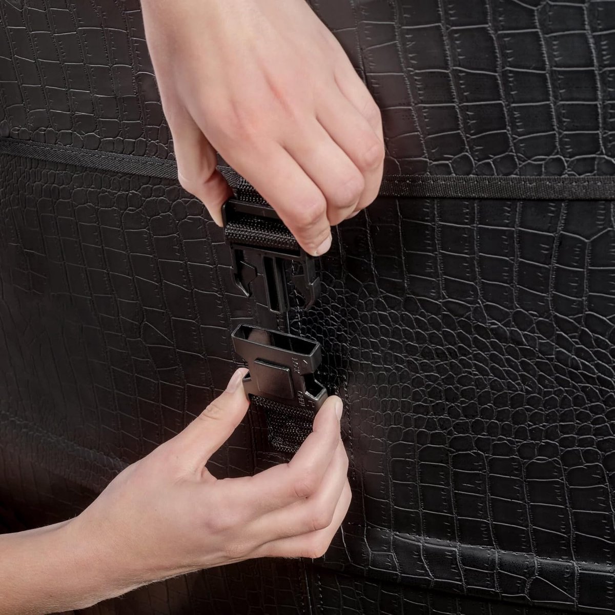 Opblaasbare Spa Outdoor 4-Persoons – Industrial Home Premium LeatherLook Jacuzzi – Ø184x73 cm – Geïsoleerde Schuimwanden – 120 Airjets – Verwarming tot 40°C – Filterpomp – Luxe Afdekzeil met Slot – Zwart