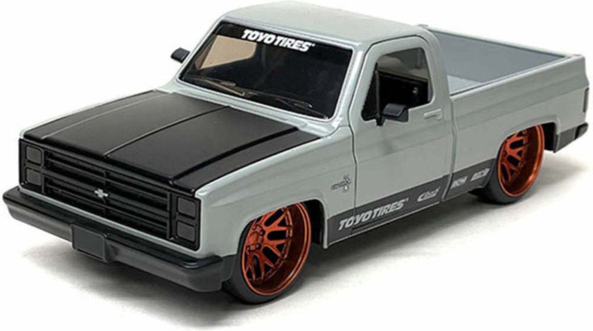 1985 Chevrolet C-10 pick-up modelauto 1:24