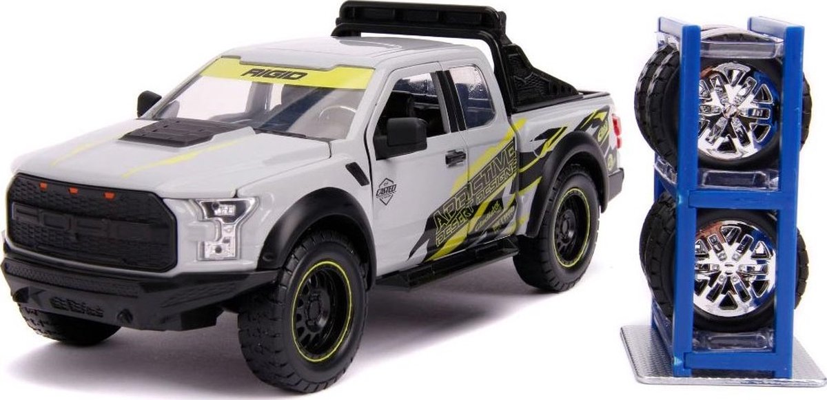 2017 Ford F-150 Raptor modelauto 1:24 + extra zwarte wielen