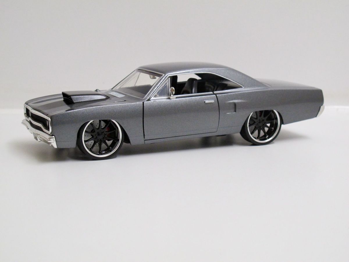 Jada Toys 1/24 Plymouth Road Runner 