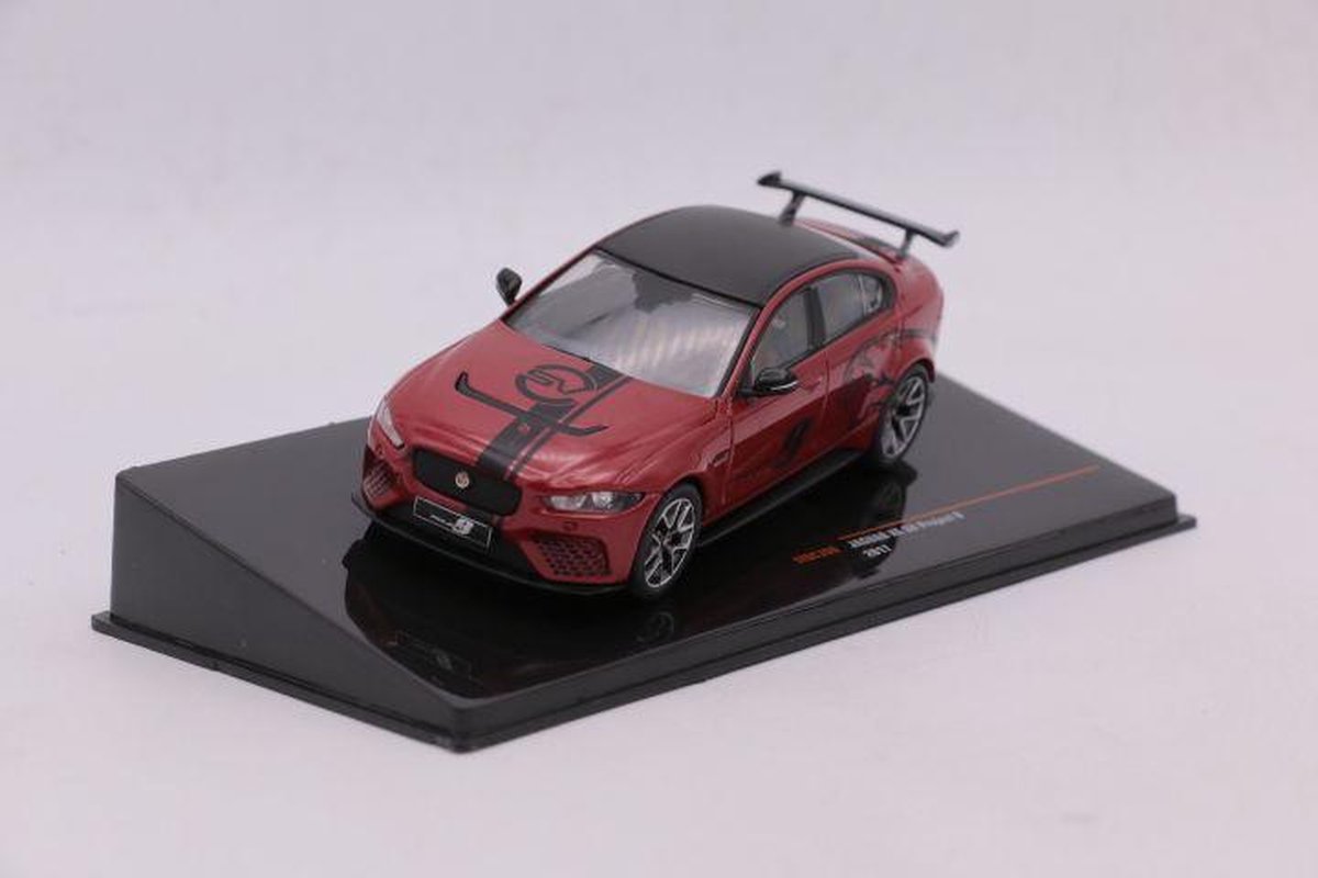 Jaguar XE SV Project 8 2017 Red