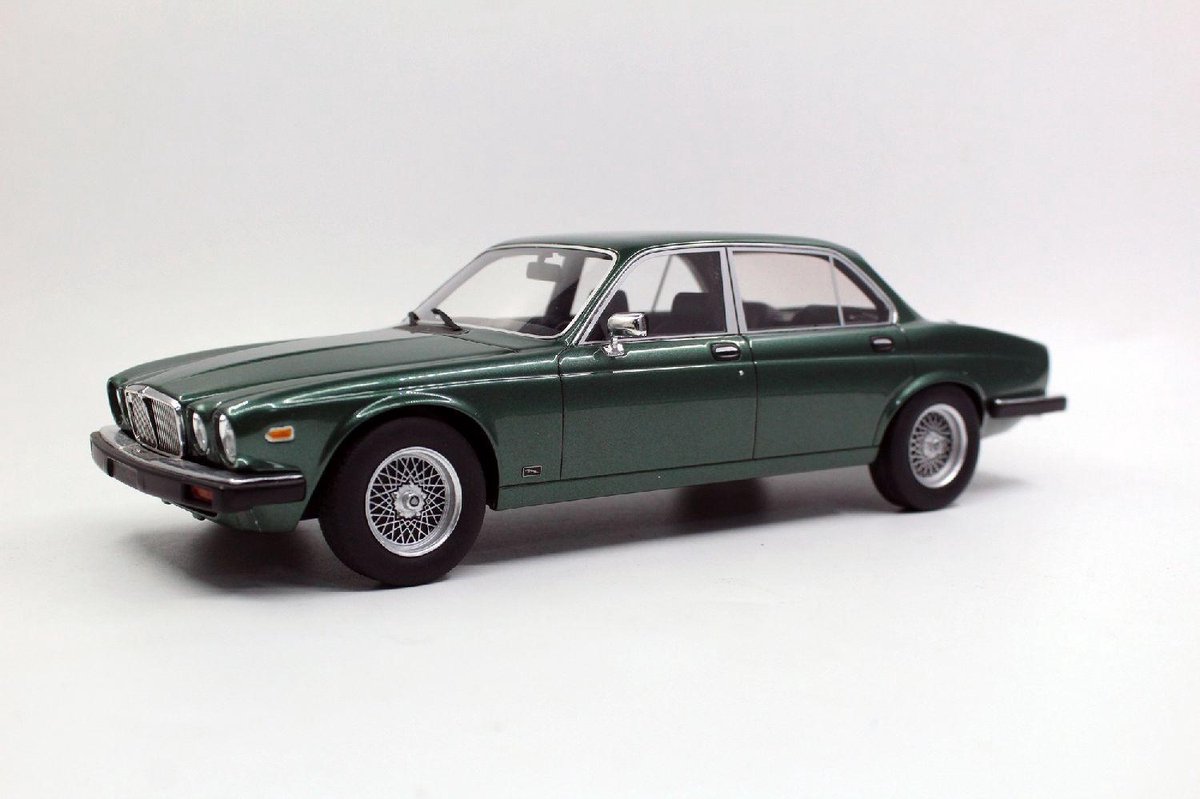 Jaguar XJ6 1982 Green