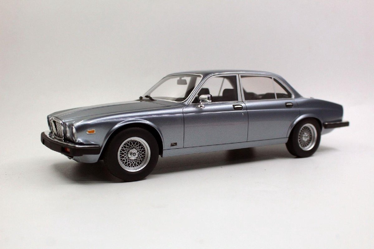 Jaguar XJ6 1982 Grey