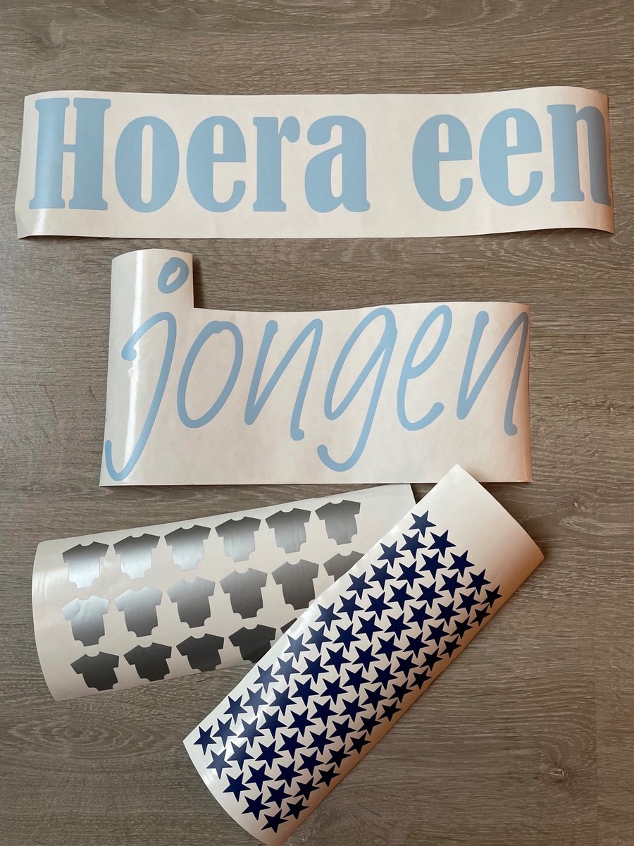 Raamsticker Hoera een jongen - Geboorte sticker