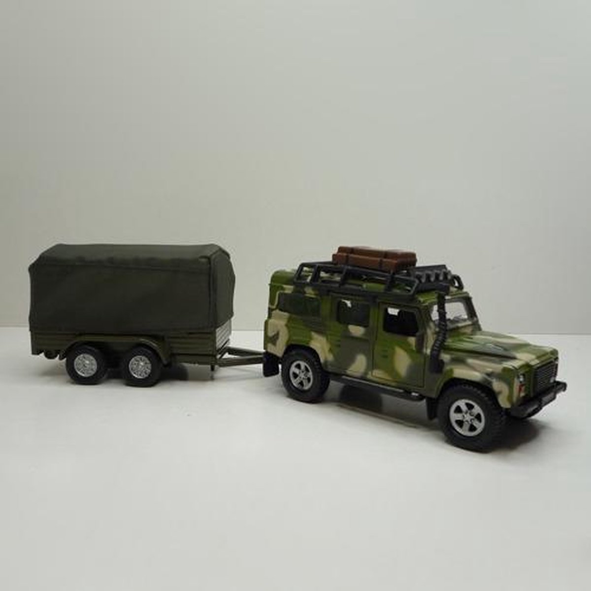 Kids Globe Landrover Defender Military Met Aanhanger