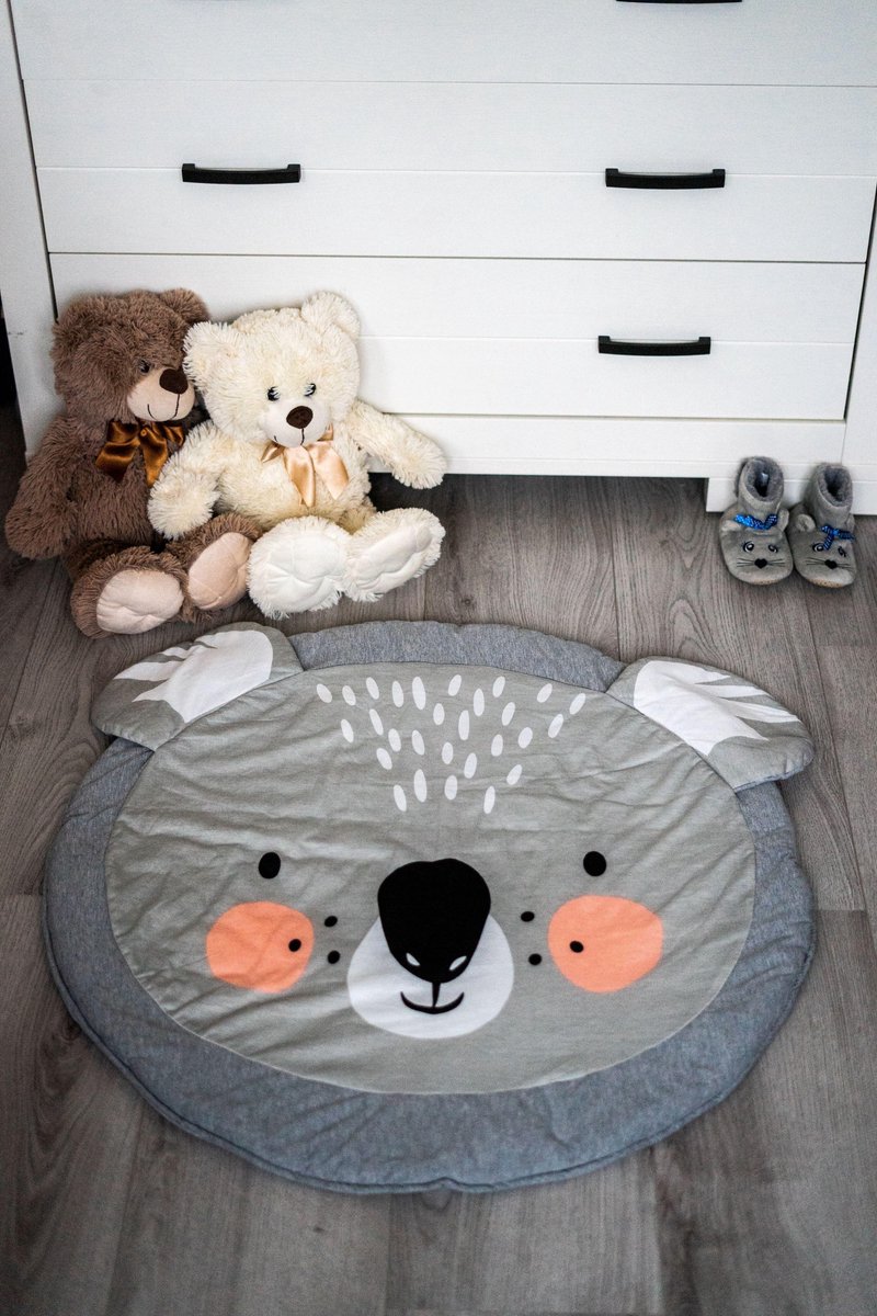 Baby Speelkleed – Speelmat Babykamer – Gevoerd – Kraamcadeau – Kraamgeschenk – Zacht Kruipkleed – Schattige Kruipmat - Diameter 90cm – Wasbaar - Koala