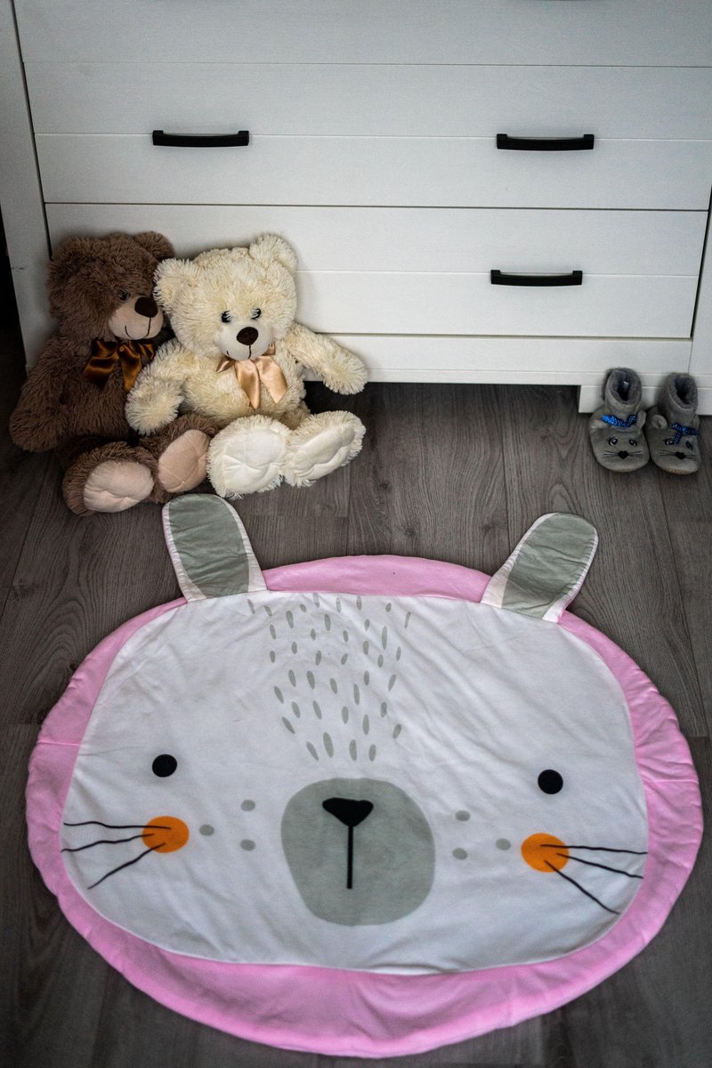 Baby Speelkleed – Speelmat Babykamer – Gevoerd – Kraamcadeau – Kraamgeschenk – Zacht Kruipkleed – Schattige Kruipmat - Diameter 90cm – Wasbaar - Konijn Meisje / Roze