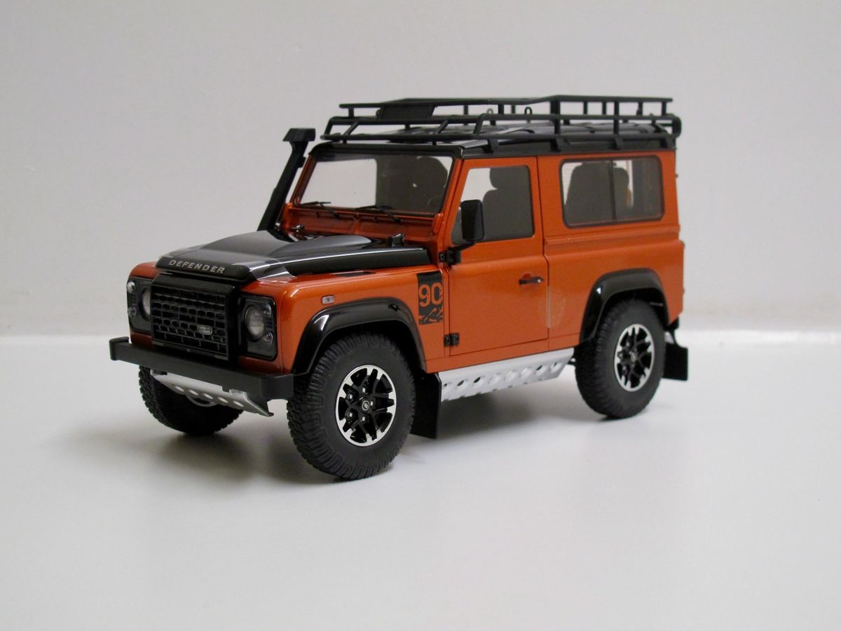 Kyosho 1/18 Land Rover Defener 90 Final Edition 