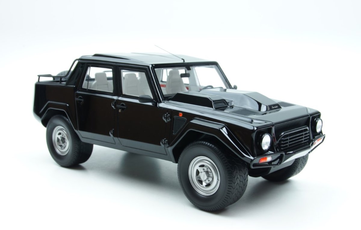 Kyosho Lamborghini LM002 (GTS) Zwart 1:18