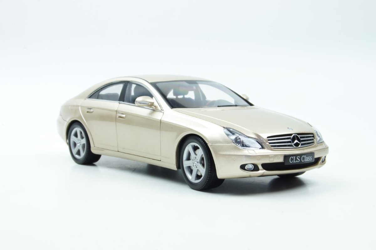 Kyosho Mercedes-Benz CLS 500 2005 Licht Goud 1:18