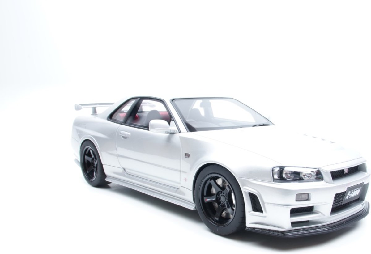 Kyosho Nissan Skyline GT-R Nismo Zilver 1:12