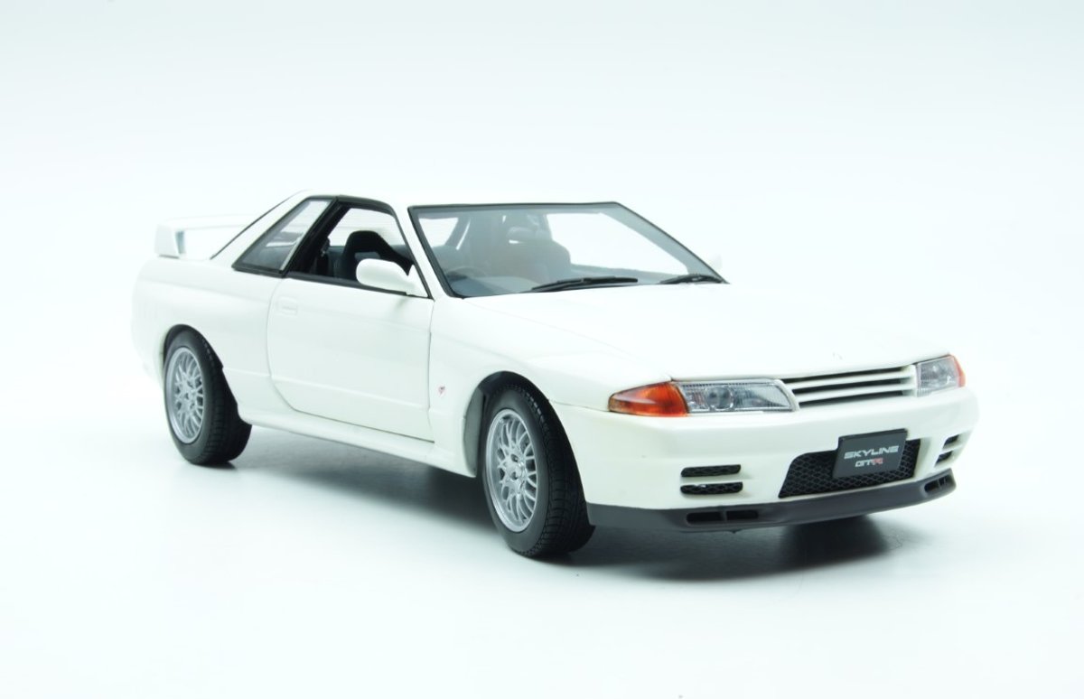 Kyosho Nissan Skyline GT-R R32 V-spec Wit 1/18