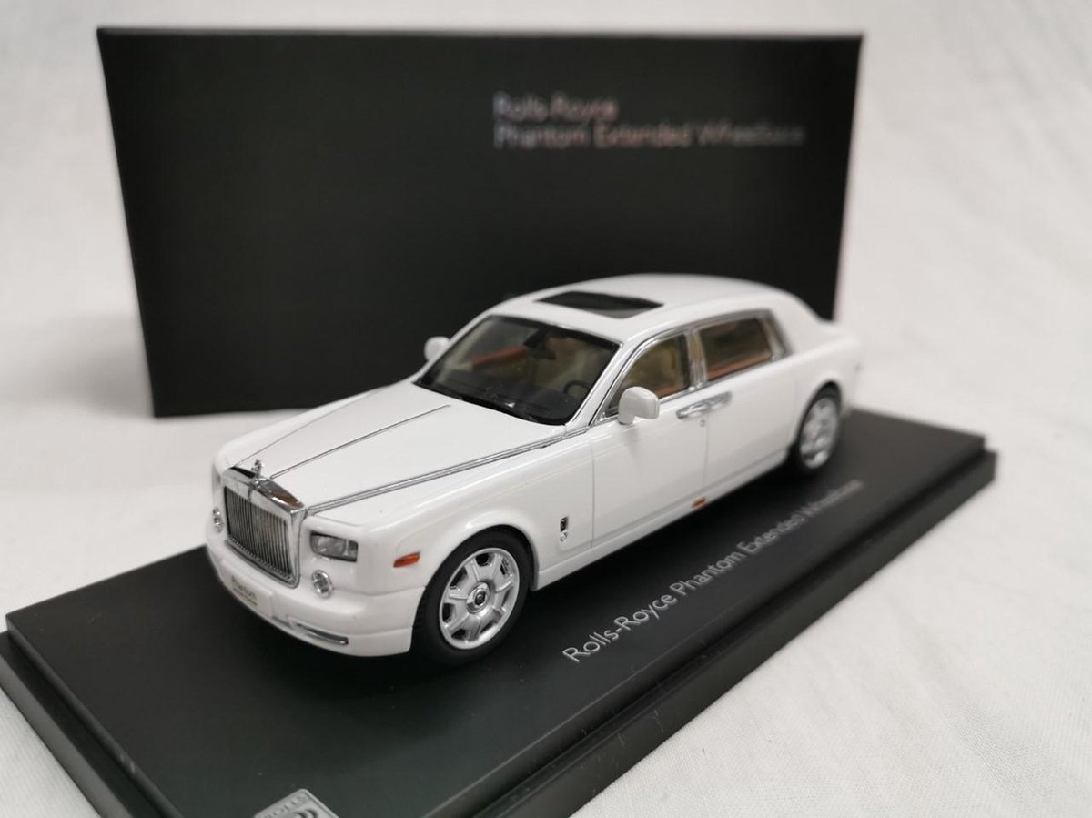 Rolls-Royce Phantom EWB ( Extended Wheelbase ) English White 1-43 Kyosho