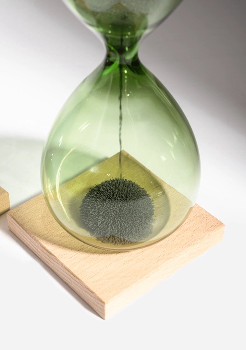 Magnetische   _ Groen - Glas - 30 Seconden - Denksport - Decoratie - 30 Seconds - Hourglas met Houten Sokkel - Cadeau voor Volwassenen en Kinderen