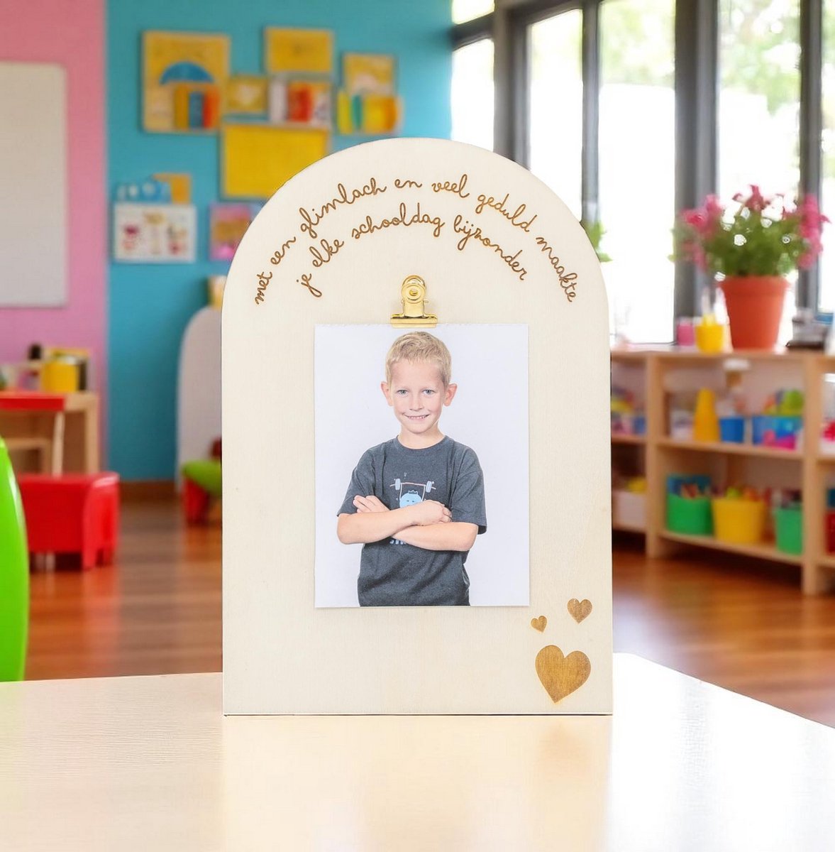 Houten Clipboard - Juf - Meester - Met een glimlach en veel geduld maakte je elke schooldag bijzonder - Juf - Meester - Leerkracht - Cadeau - Origineel - Einde schooljaar - Geschenkbox - Geschenkset - Duurzaam - Afscheidscadeau - Bedanking
