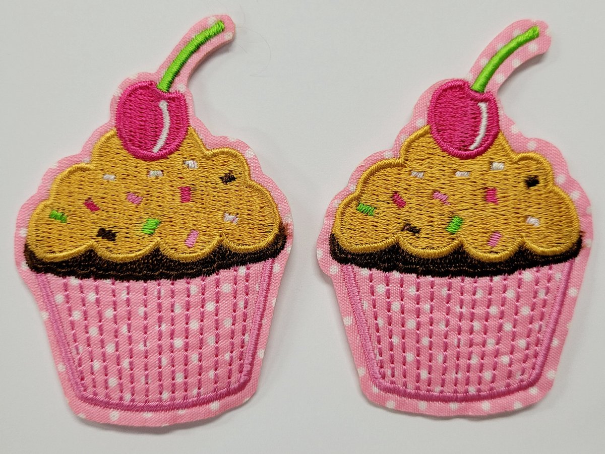 *** 2 Mooie Cupcakes Muffins strijkapplicaties - strijkapplicatie - DIY - knutselen - muffin - cupcake - naaien - Meisjes - Kind - Baby - cadeau - applicaties - decoratief - fournituren - strijken ***