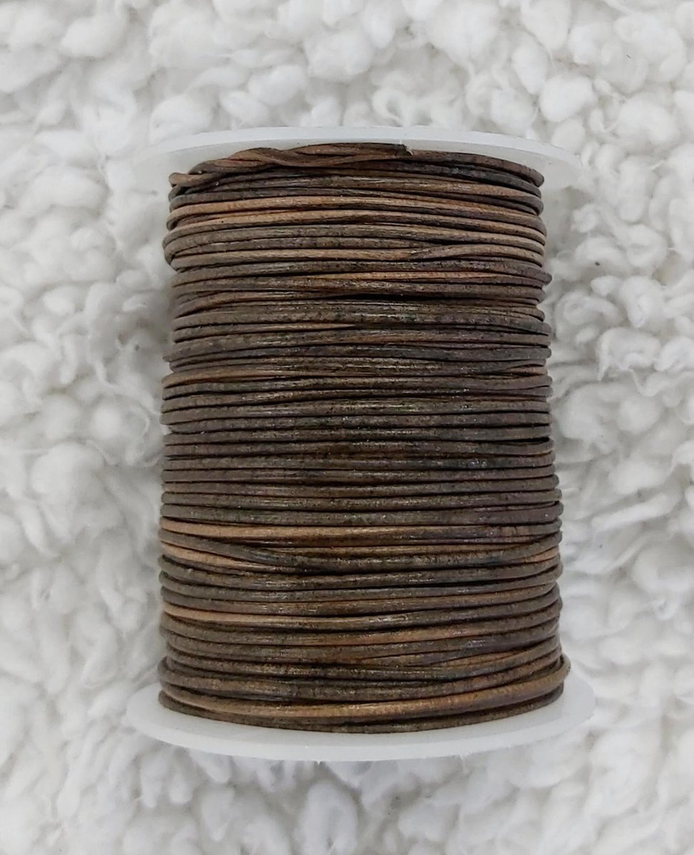 *** Leren Vintage bruin rond Koord 1 mm 5 meter. Echt leer - sieraden maken - armband - leer - draad - lederen - knutselen ***