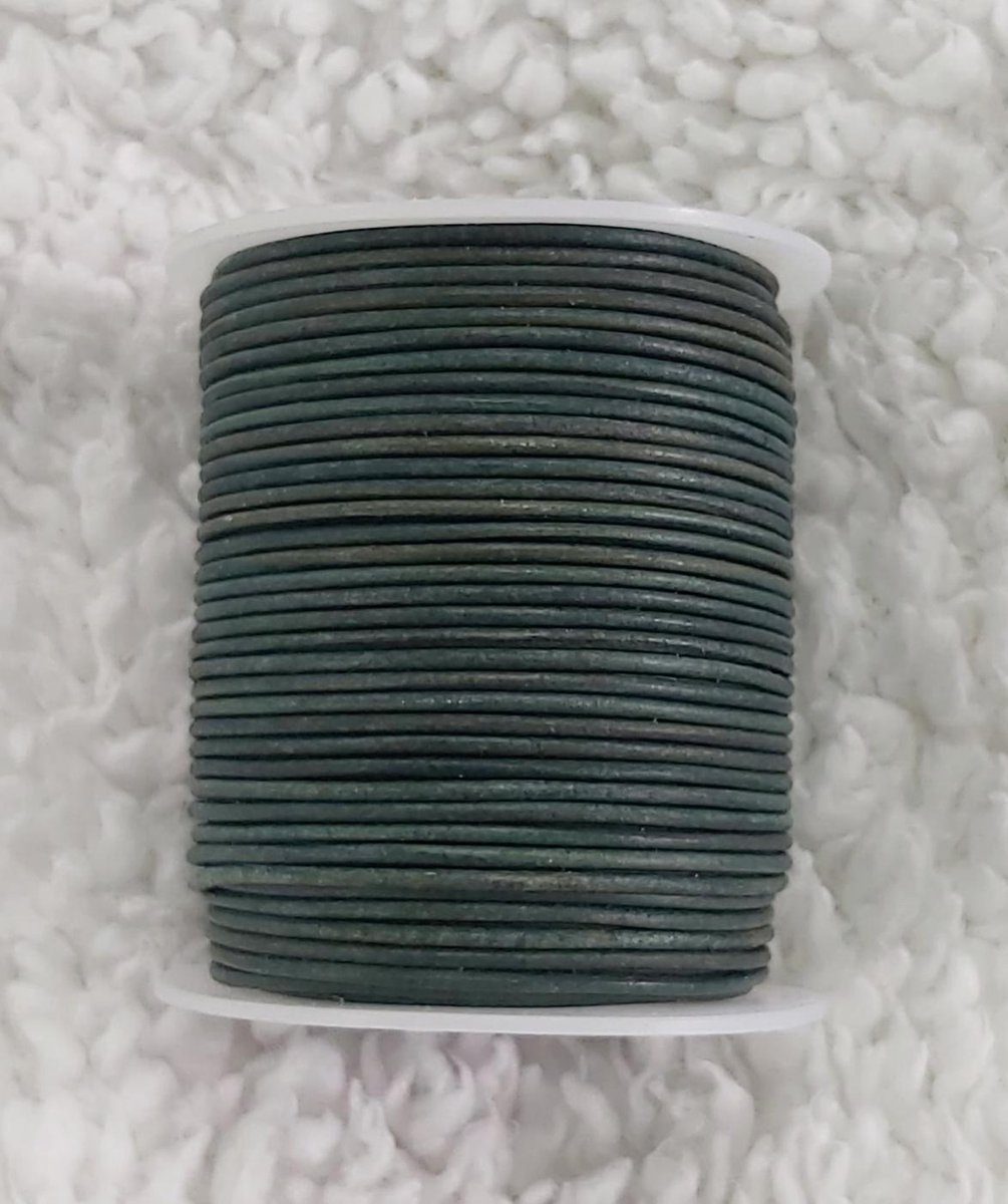 *** Leren Vintage groen/bruin rond Koord 1.5 mm 5 meter. Echt leer - sieraden maken - leer - koord - leren armband - draad - lederen - knutselen ***