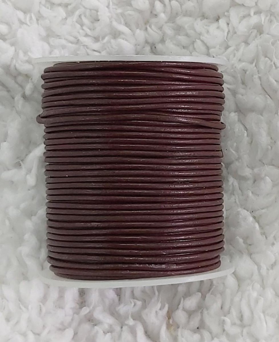 *** Leren bordeauxrode rond Koord 1.5 mm 5 meter. Echt leer - bordeaux - rood - sieraden maken - leer - koord - leren armband - draad - lederen - knutselen ***