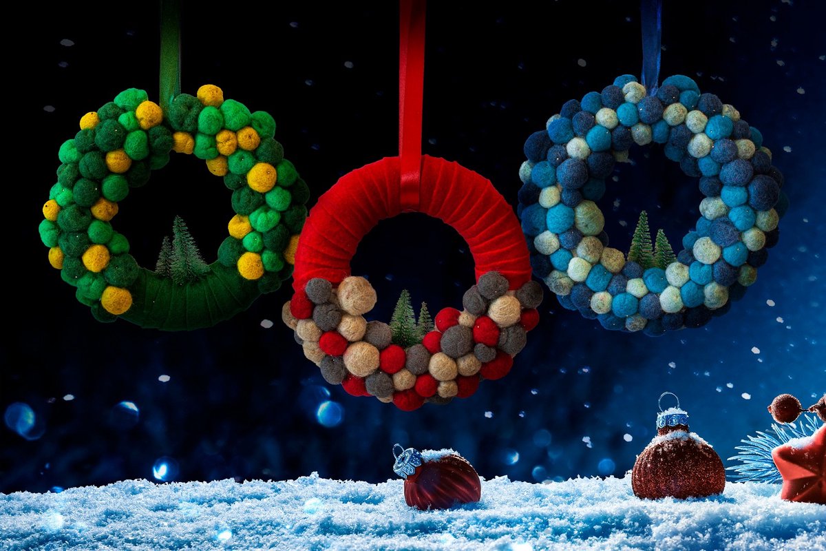 Kerstkrans rood - DIY kerstkrans - Kerstkrans zelf maken - Hobbypakket voor volwassenen - Knutselpakket voor volwassenen - Little Creations