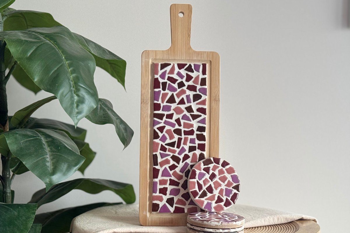 Little Creations DIY pakket – Combi-pakket Mozaïek borrelplank en onderzetters oud-roze - Hobbypakket volwassenen - Knutselpakket voor volwassenen - mozaiek pakket