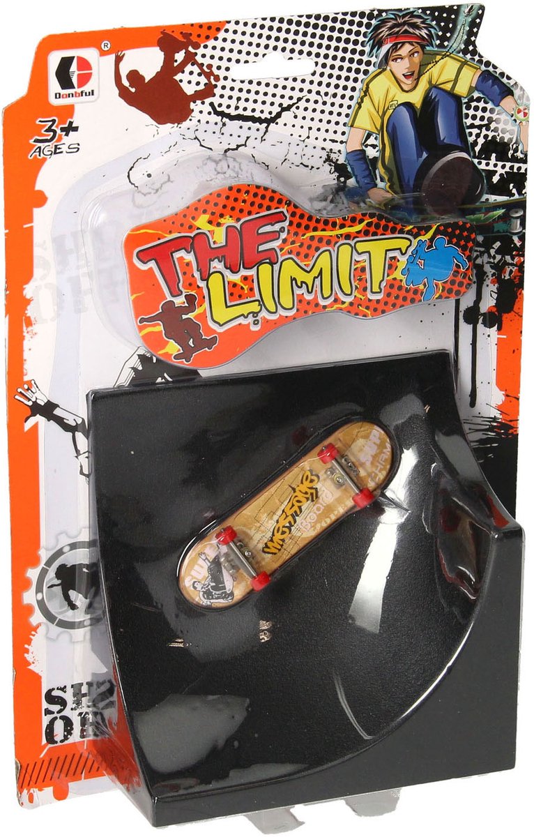 Vinger Skateboard met Stuntschans