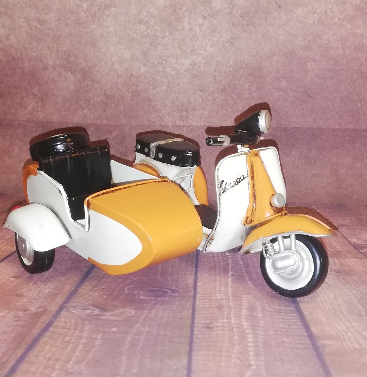 metalen VESPA scooter model met zijspan