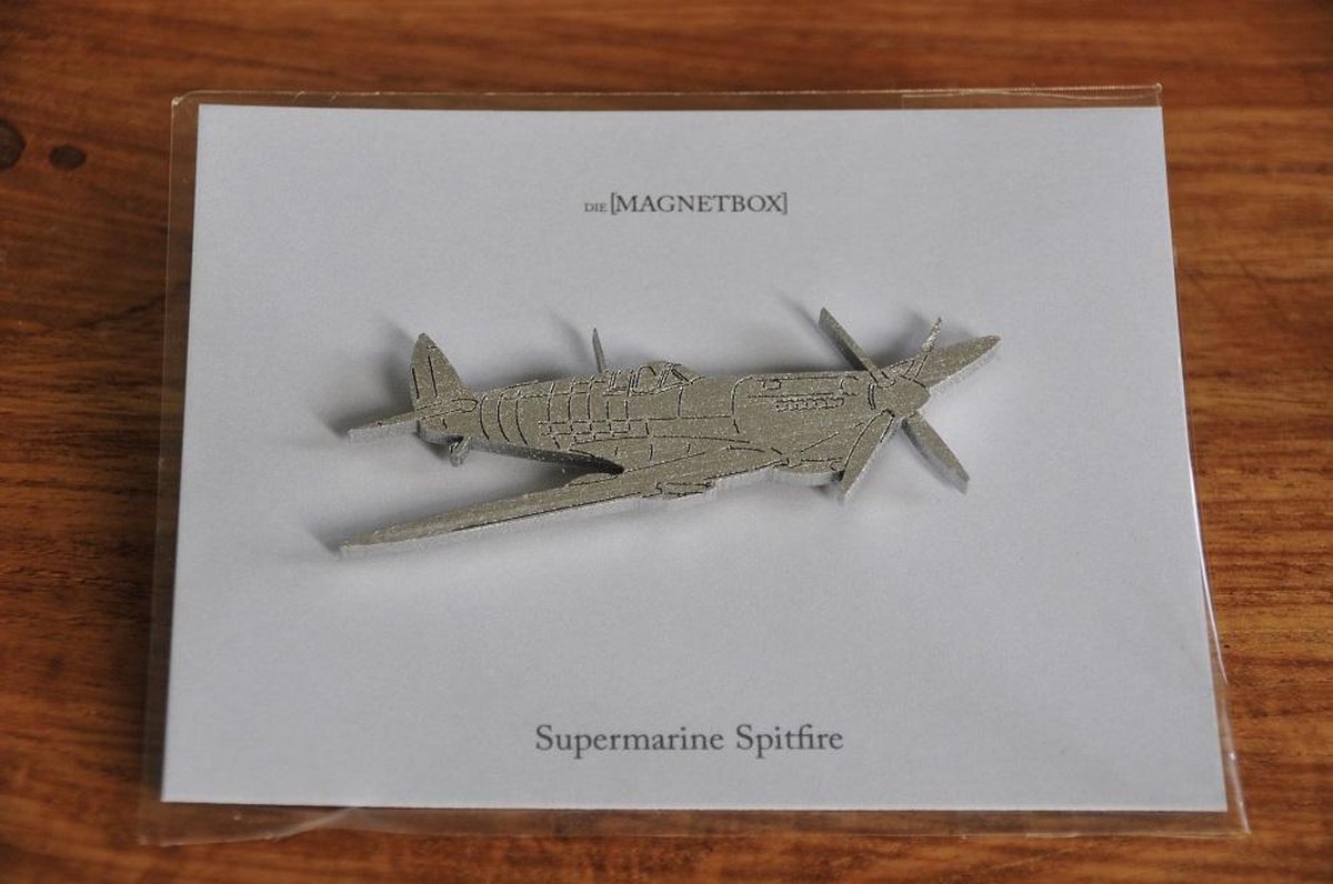 MAGNEETBOX Spitfire WW II aircraft