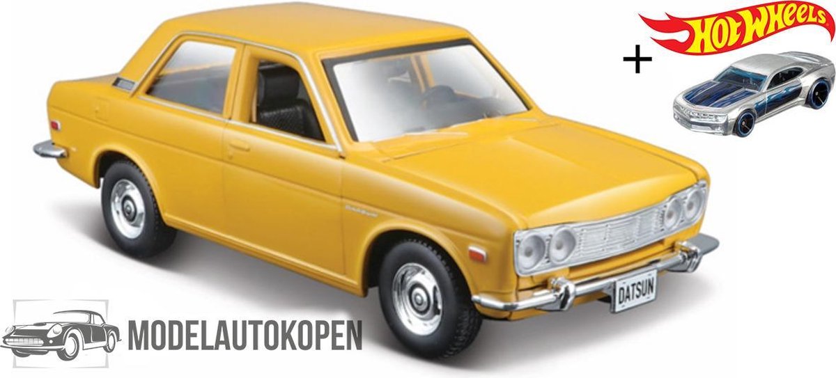 1971 Datsun 510 (Geel) (20 cm) 1/24 Maisto + Hot Wheels Miniatuurauto + 3 Unieke Auto Stickers! - Model auto - Schaalmodel - Modelauto - Miniatuur autos - Speelgoed voor kinderen