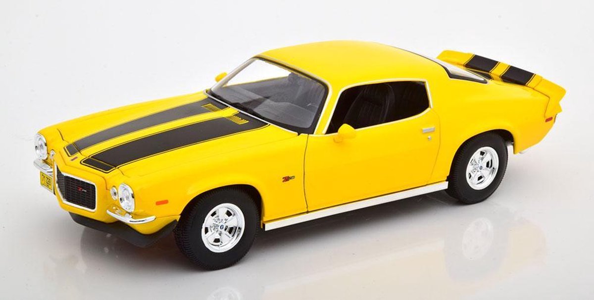 Chevrolet Camaro 1971 Geel / Zwart 1-18 Maisto