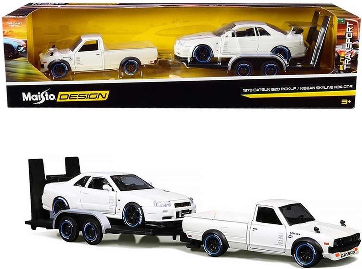 Datsun 620 Pick Up 1973 + Nissan Skyline R34 GT-R 1999 ( 2 Car Set + Plus Trailer ) Wit 1-24 Maisto Design