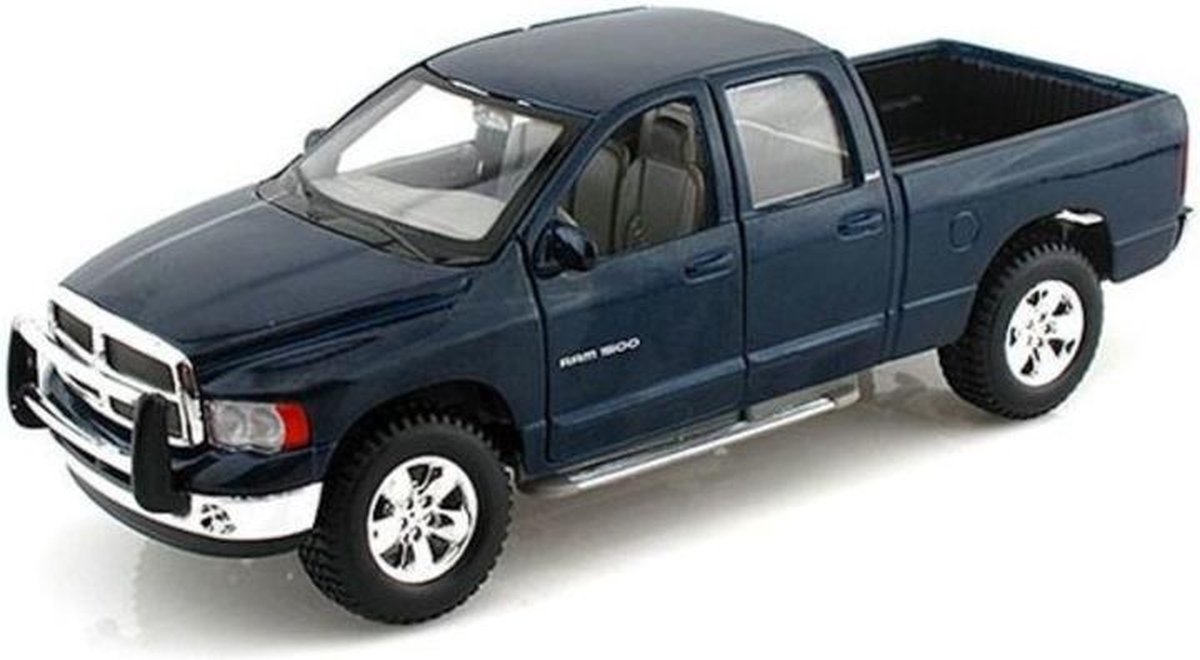 Dodge Ram Quad Cab (Donkerblauw) 1:24 Maisto