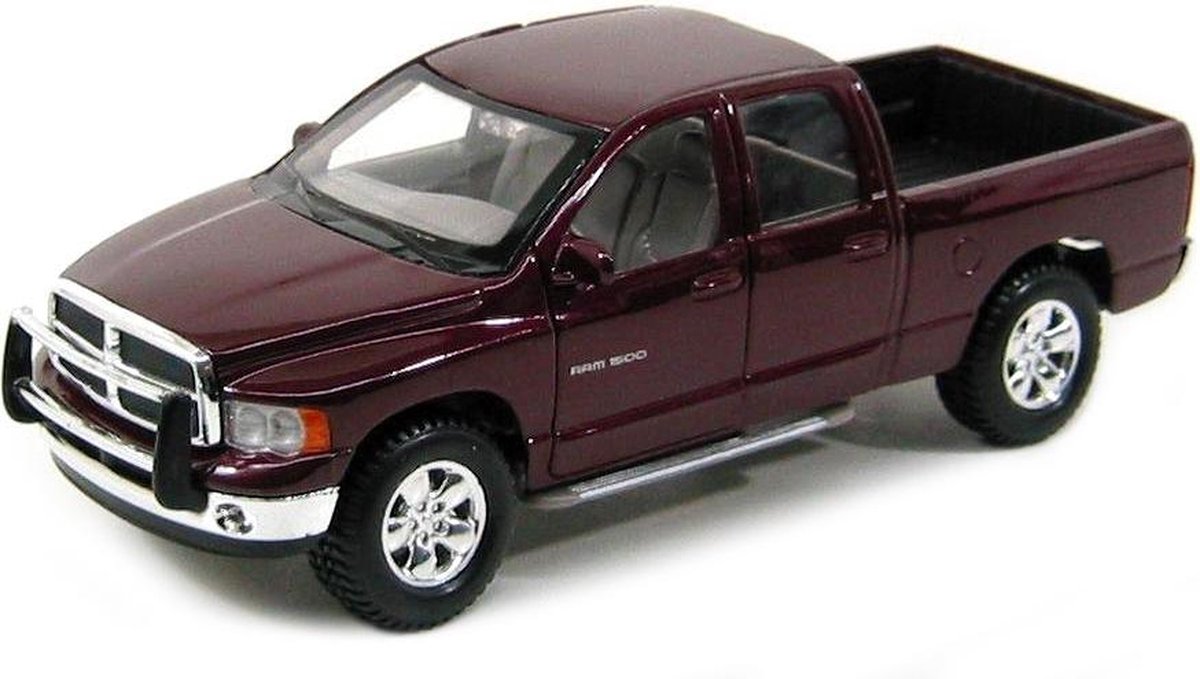 Dodge Ram Quad Cab (Donkerrood) 1:24 Maisto