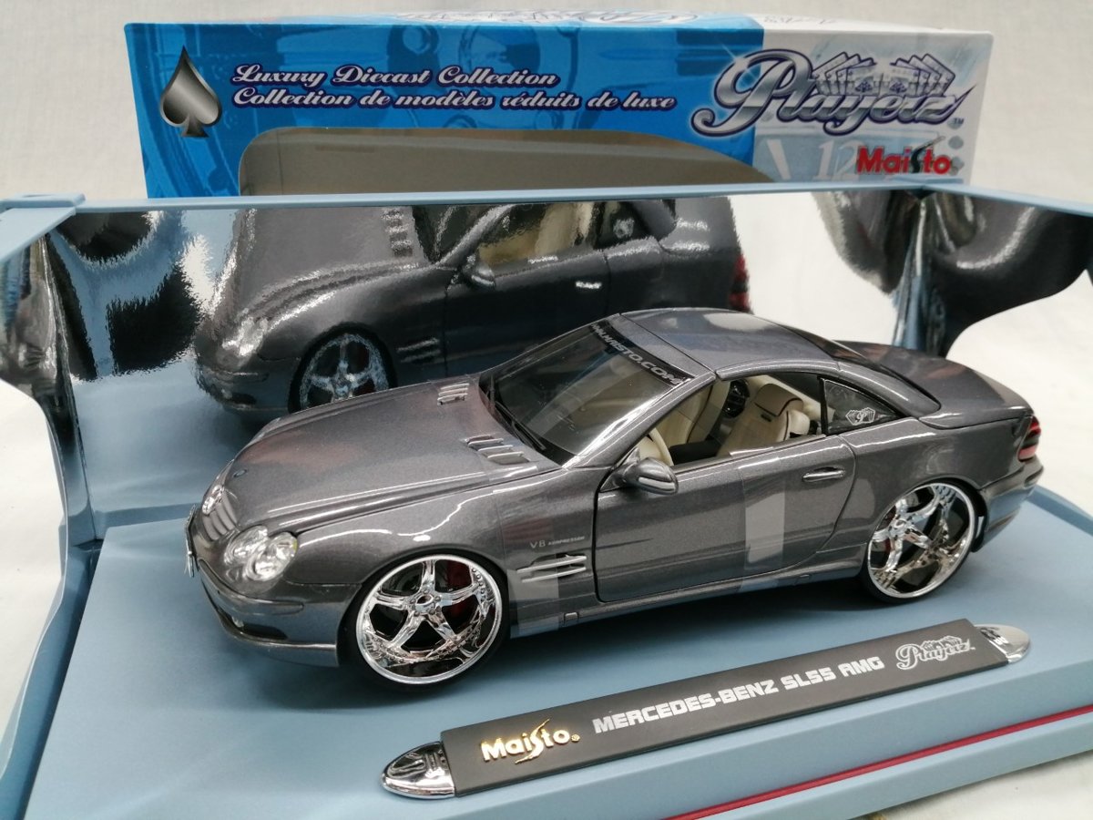 Mercedes-Benz SL 55 AMG 2004 Grijs Metallic 1-18 Maisto