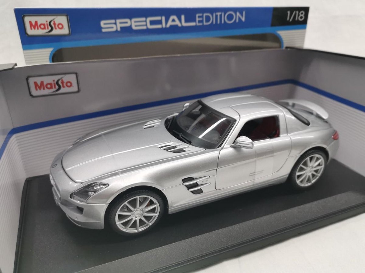 Mercedes-Benz SLS AMG Zilver 1-18 Maisto