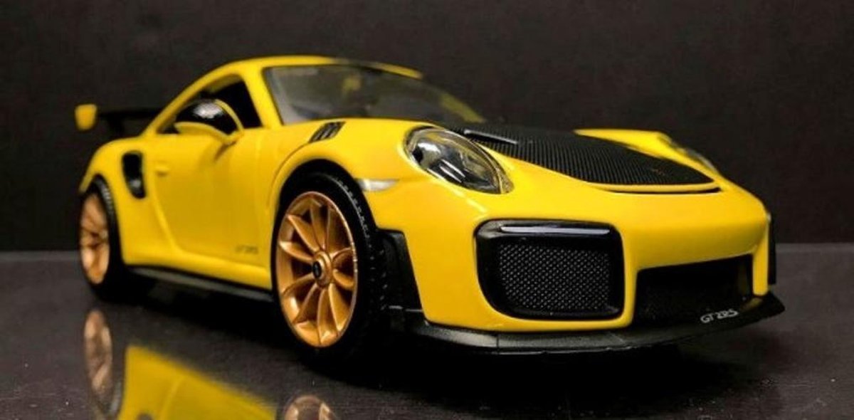 Porsche 911 GT2 RS (Special Edition) – Maisto 1:24