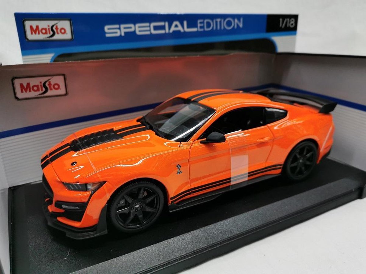 Shelby Mustang GT500 2020 Oranje / Zwart 1-18 Maisto