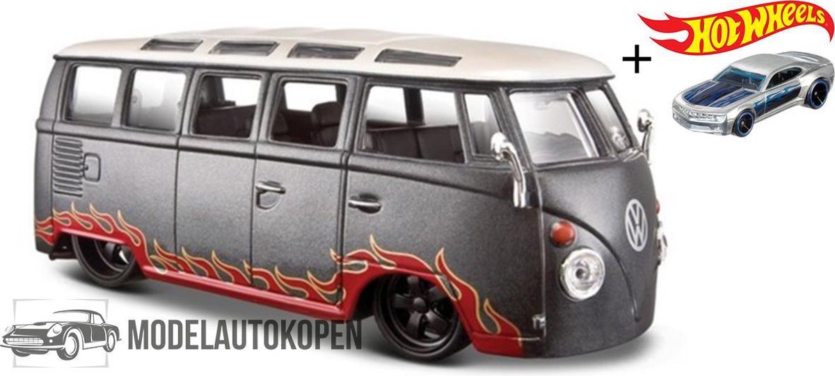 Volkswagen Van ”Samba” (Donkergrijs/Rood) (22 cm) 1/24 Maisto + Hot Wheels Miniatuurauto + 3 Unieke Auto Stickers! - Model auto - Schaalmodel - Modelauto - Miniatuur autos - Speelgoed voor kinderen