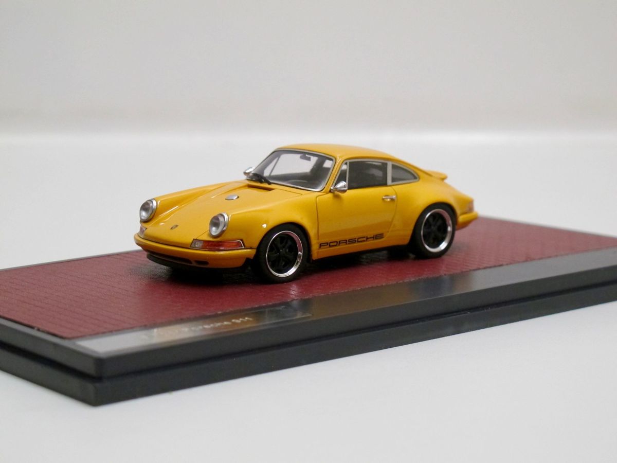 Matrix 1/43 Porsche 911 Singer Design - Oranje